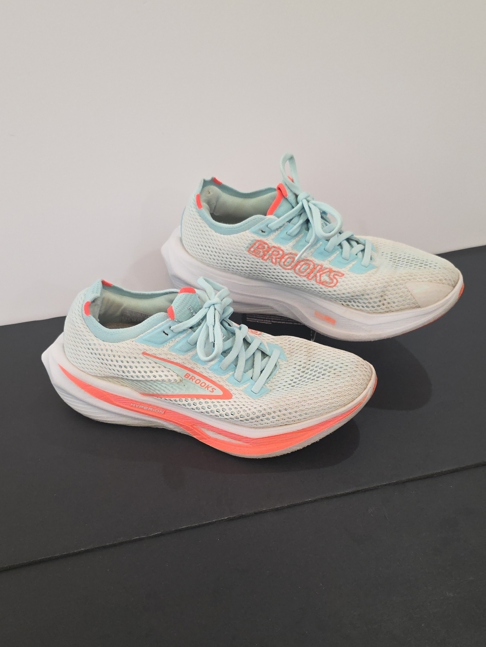 Brooks Hyperion 3 Women’s Running Sneakers in Aqua and Coral Size 7